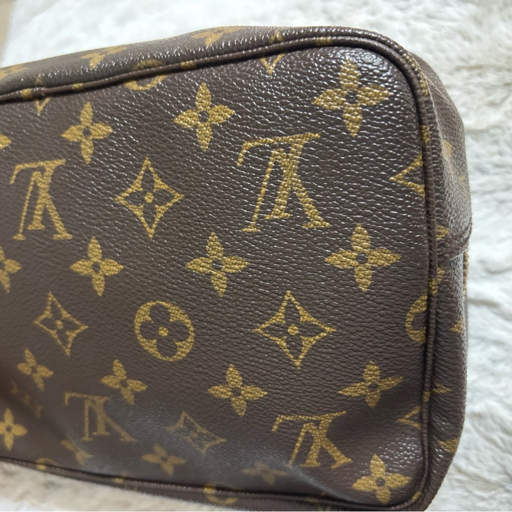 LOUIS VUITTON Monogram Trousse Toilette 23 - Picture 4 of 14